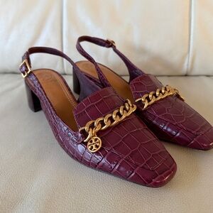 Tory Burch Burgundy Croc-Embossed Heels with Gold Chain, size 6,5